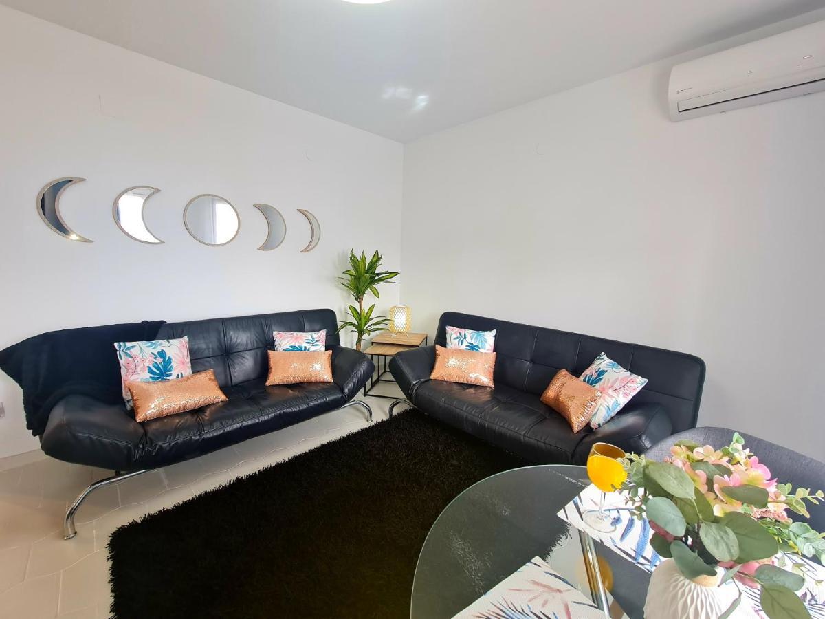 Precioso Apartamento Con Piscinas Y Vistas Al Mar. Benalmádena Buitenkant foto